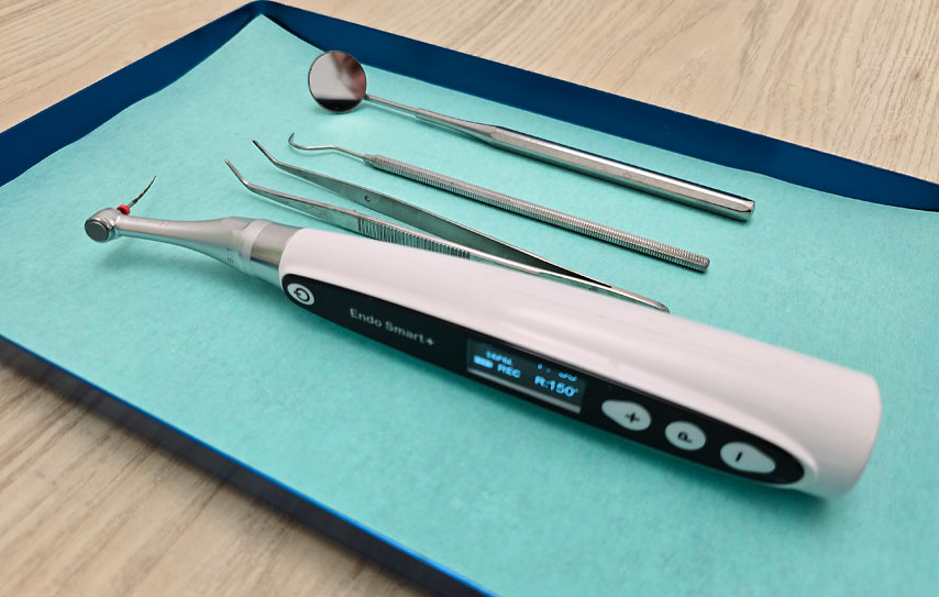 Ein Bild von unserem Endodontiemotor. 